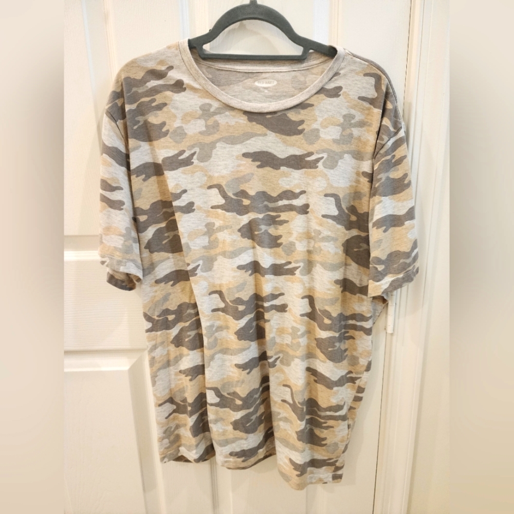 Men's Old Navy Camouflage Short Sleeve Shirt, Size XXL - Preowned